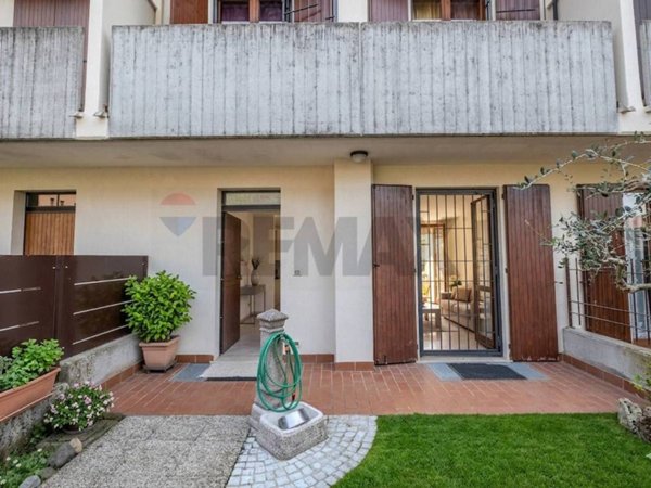 casa indipendente a Desenzano del Garda in zona San Martino della Battaglia