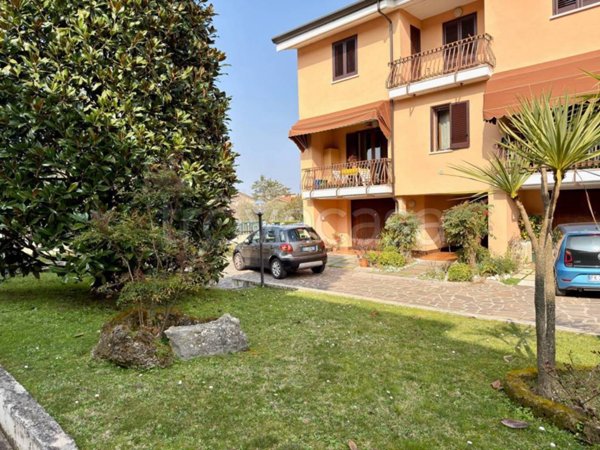 casa indipendente in vendita a Desenzano del Garda