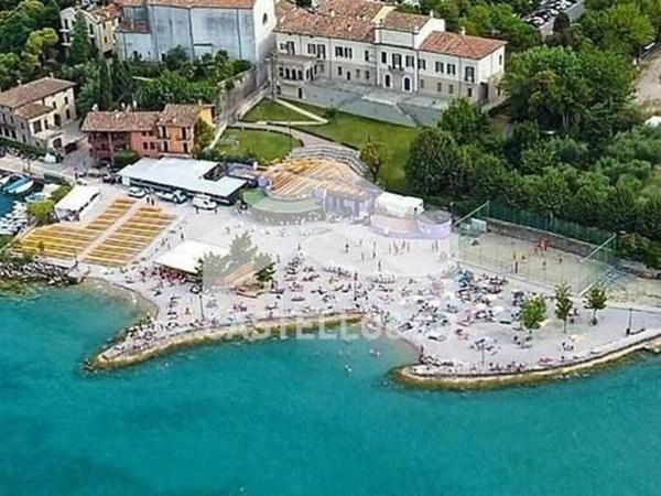appartamento in vendita a Desenzano del Garda in zona Rivoltella