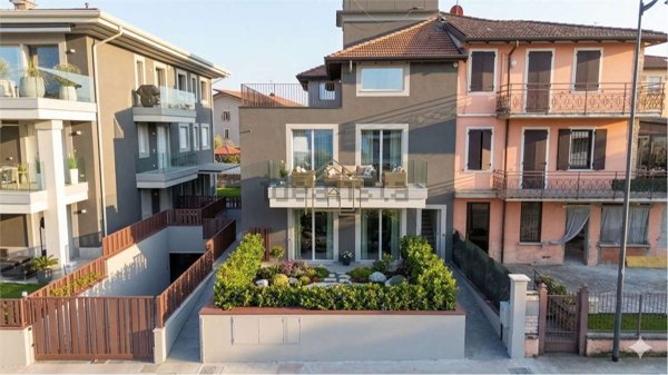 appartamento in vendita a Desenzano del Garda in zona Rivoltella