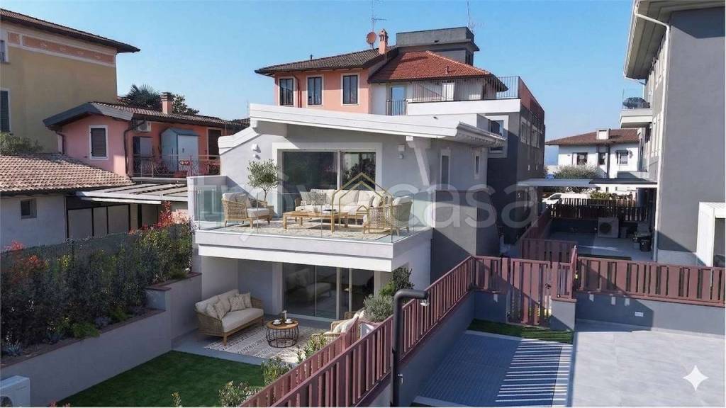 appartamento in vendita a Desenzano del Garda in zona Rivoltella