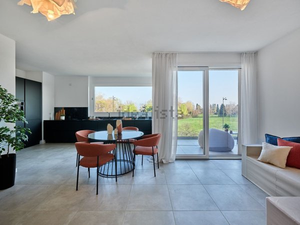 appartamento in vendita a Desenzano del Garda in zona Rivoltella