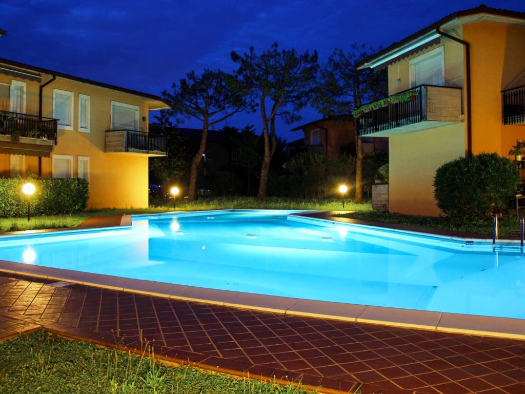 appartamento in vendita a Desenzano del Garda in zona Rivoltella