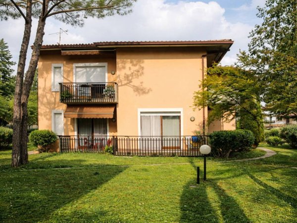 appartamento in vendita a Desenzano del Garda in zona Rivoltella