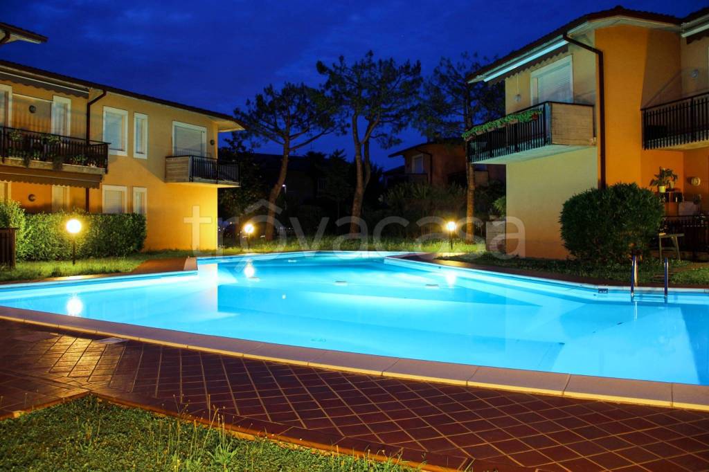 appartamento in vendita a Desenzano del Garda in zona Rivoltella