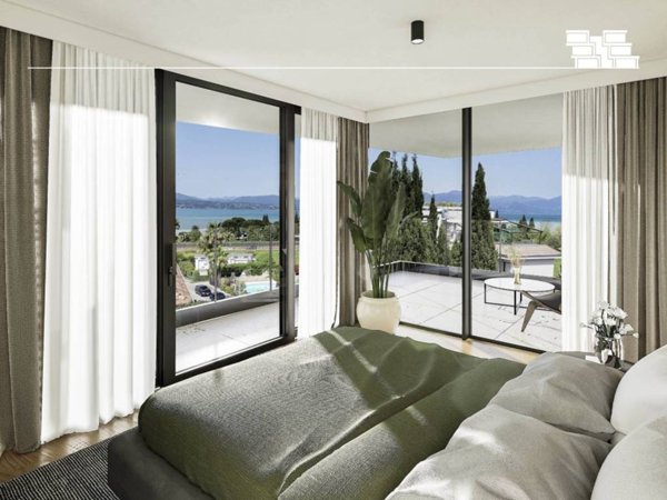 appartamento in vendita a Desenzano del Garda in zona Rivoltella