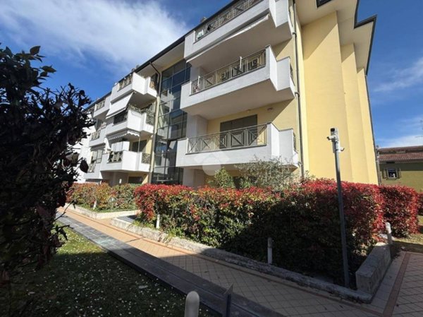 appartamento in vendita a Desenzano del Garda in zona Campeggio sul Vò