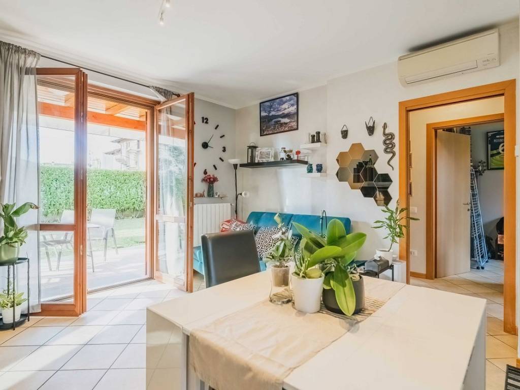 appartamento in vendita a Desenzano del Garda in zona Rivoltella