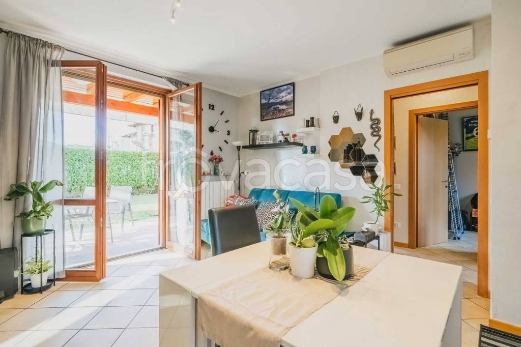 appartamento in vendita a Desenzano del Garda in zona Rivoltella