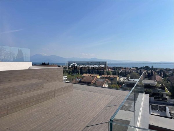 appartamento in vendita a Desenzano del Garda in zona Campeggio sul Vò
