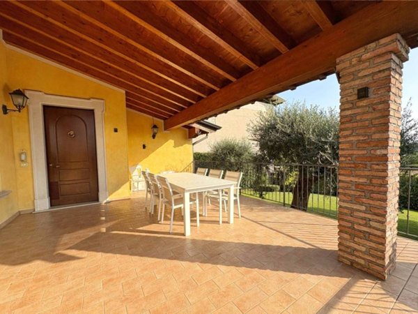 casa indipendente in vendita a Desenzano del Garda
