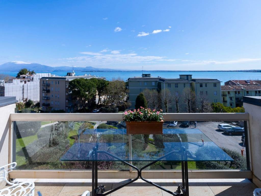 appartamento in vendita a Desenzano del Garda