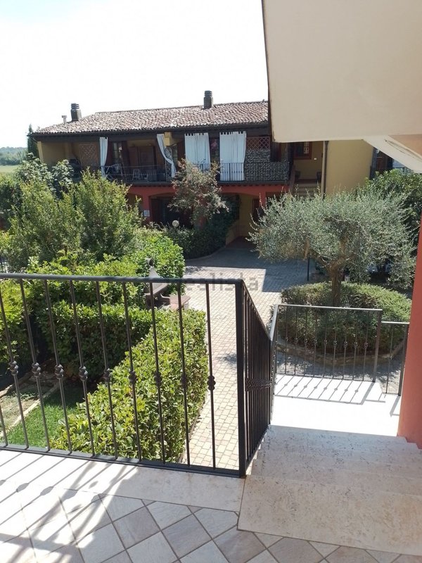 appartamento in vendita a Desenzano del Garda in zona Vaccarolo