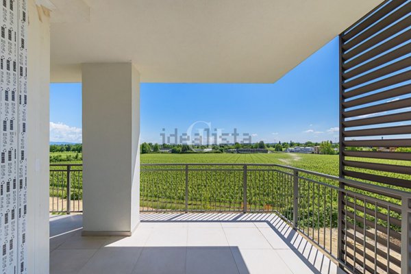 appartamento in vendita a Desenzano del Garda in zona Rivoltella