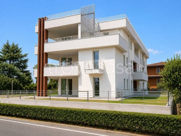 appartamento in vendita a Desenzano del Garda in zona Rivoltella