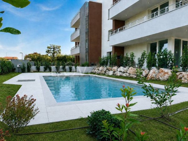 appartamento in vendita a Desenzano del Garda in zona Rivoltella
