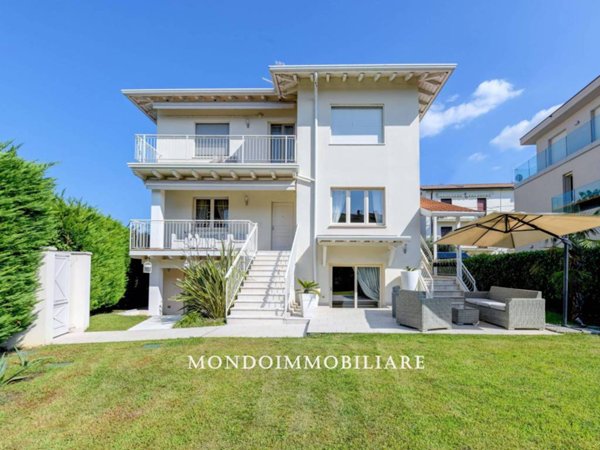 casa indipendente in vendita a Desenzano del Garda
