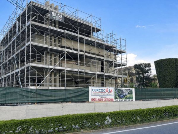 appartamento in vendita a Desenzano del Garda in zona Rivoltella