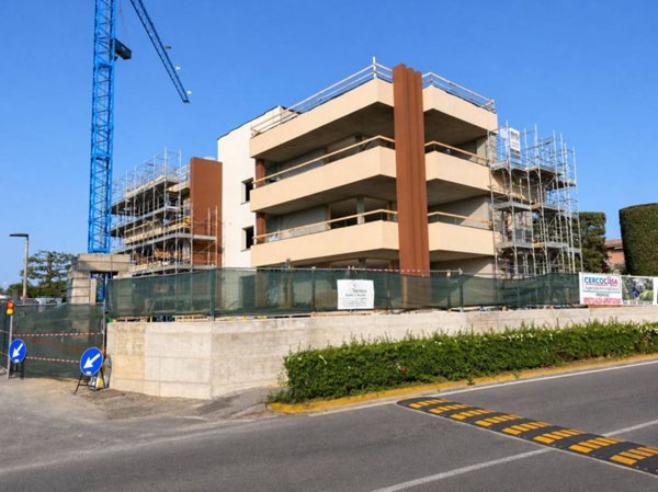 appartamento in vendita a Desenzano del Garda in zona Rivoltella