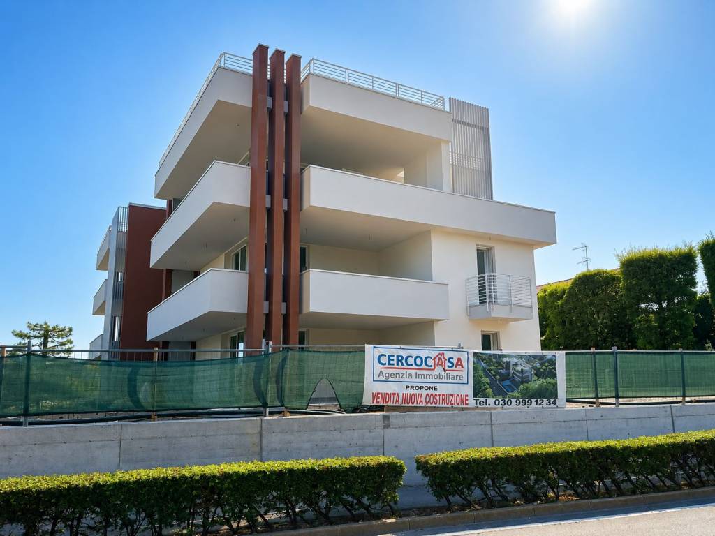 appartamento in vendita a Desenzano del Garda in zona Rivoltella