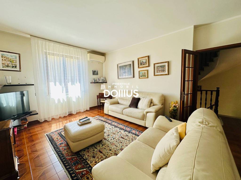 casa indipendente in vendita a Desenzano del Garda
