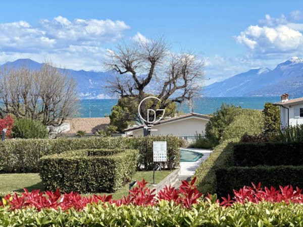appartamento in vendita a Desenzano del Garda in zona Rivoltella