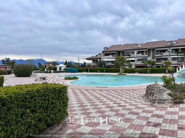 appartamento in vendita a Desenzano del Garda in zona Rivoltella