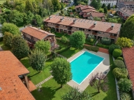 casa indipendente in vendita a Desenzano del Garda in zona Rivoltella