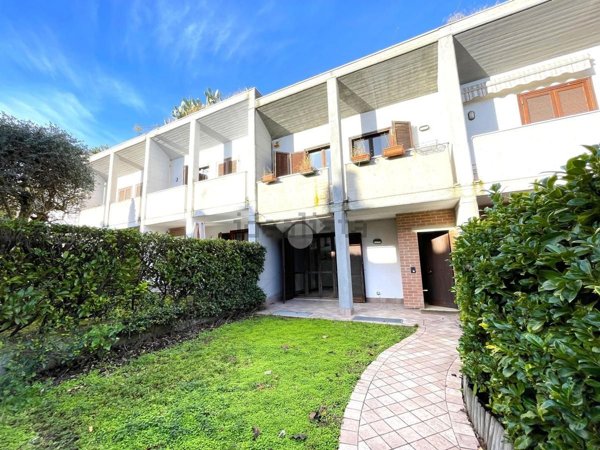 casa indipendente in vendita a Desenzano del Garda