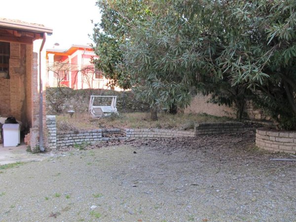 intera palazzina in vendita a Desenzano del Garda in zona Rivoltella