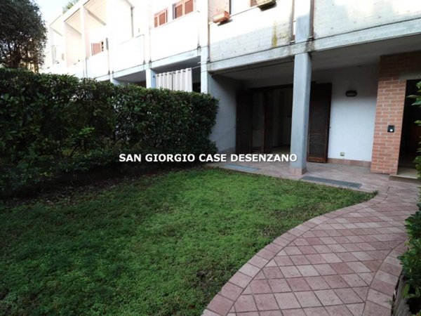 casa indipendente in vendita a Desenzano del Garda in zona Rivoltella