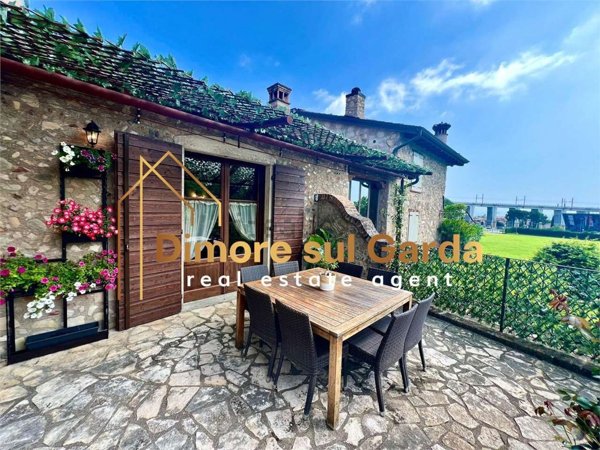 casa indipendente in vendita a Desenzano del Garda