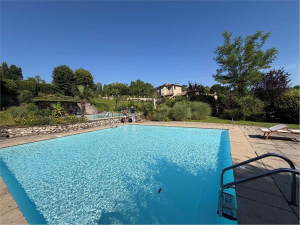 casa indipendente in vendita a Desenzano del Garda in zona Campeggio sul Vò