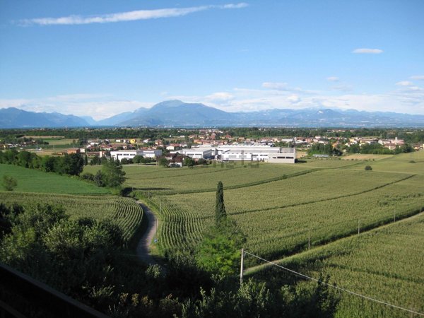 casa indipendente in vendita a Desenzano del Garda
