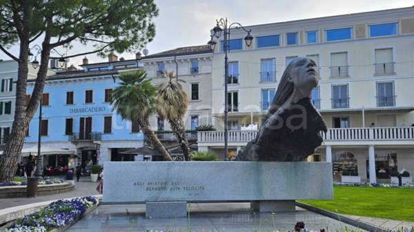 appartamento in vendita a Desenzano del Garda in zona Campeggio sul Vò