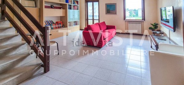 casa indipendente in vendita a Desenzano del Garda