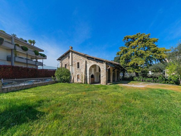 casa indipendente in vendita a Desenzano del Garda