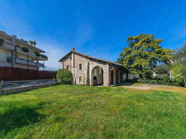 casa indipendente in vendita a Desenzano del Garda in zona Campeggio sul Vò