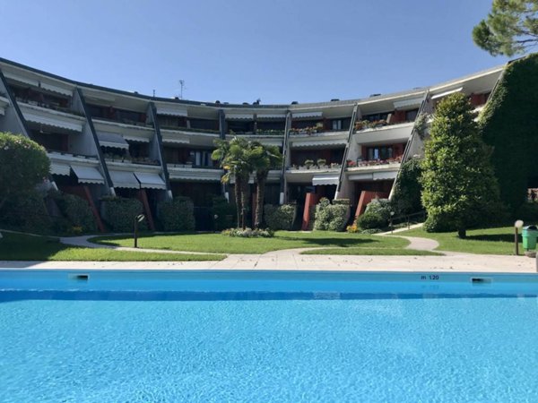 appartamento in vendita a Desenzano del Garda in zona Rivoltella