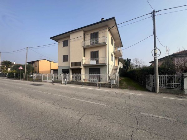 casa indipendente in vendita a Desenzano del Garda in zona San Pietro