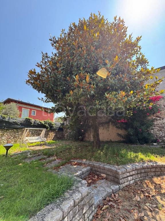 appartamento in vendita a Desenzano del Garda in zona Rivoltella