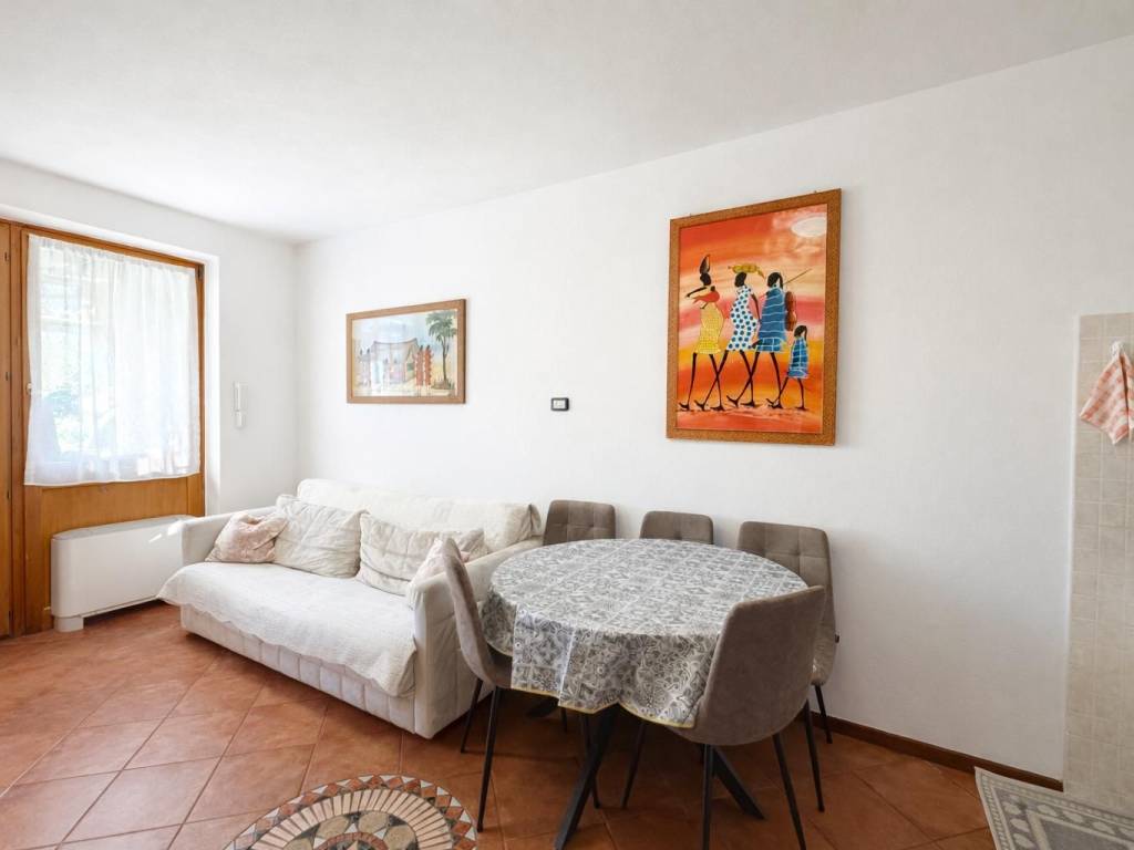 appartamento in vendita a Desenzano del Garda in zona Rivoltella