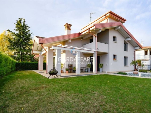 casa indipendente in vendita a Desenzano del Garda in zona Rivoltella