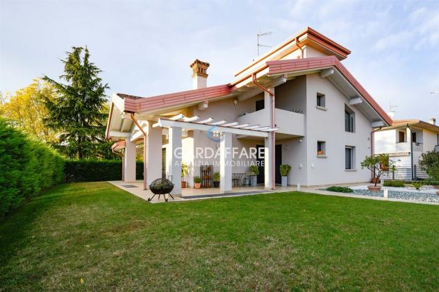 casa indipendente in vendita a Desenzano del Garda in zona Rivoltella