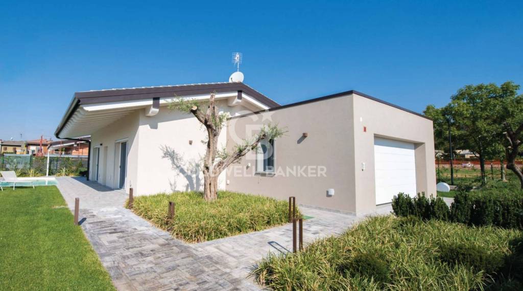 casa indipendente in vendita a Desenzano del Garda