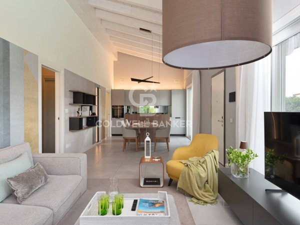 casa indipendente in vendita a Desenzano del Garda in zona Campeggio sul Vò