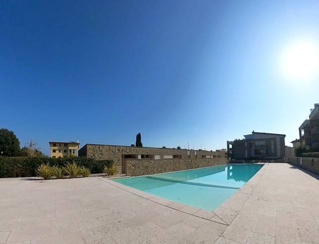 casa indipendente in vendita a Desenzano del Garda in zona Rivoltella