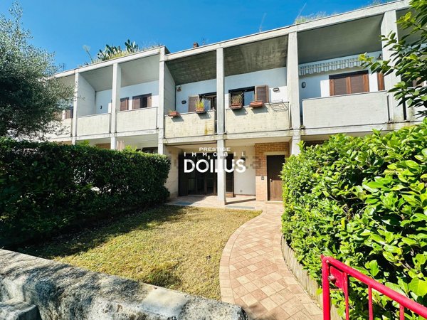 casa indipendente in vendita a Desenzano del Garda in zona Rivoltella