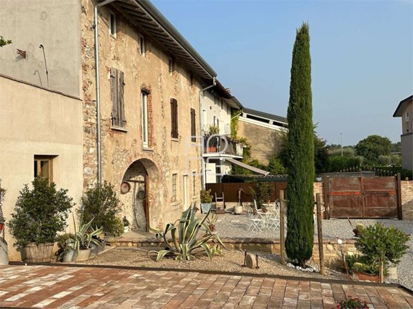 casa indipendente in vendita a Desenzano del Garda