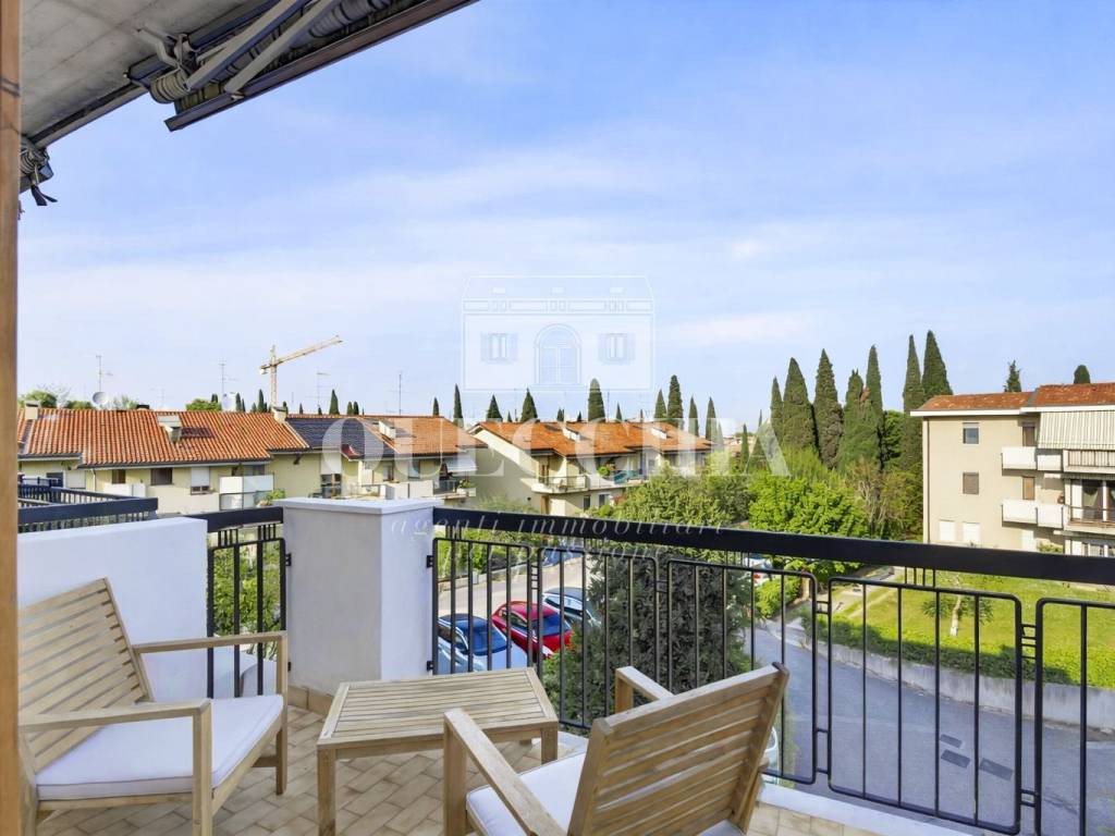 appartamento in vendita a Desenzano del Garda in zona Campeggio sul Vò